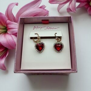New W/ Tags Betsey Johnson Radish Heart Drop Earrings Iridescent Crystal Accents